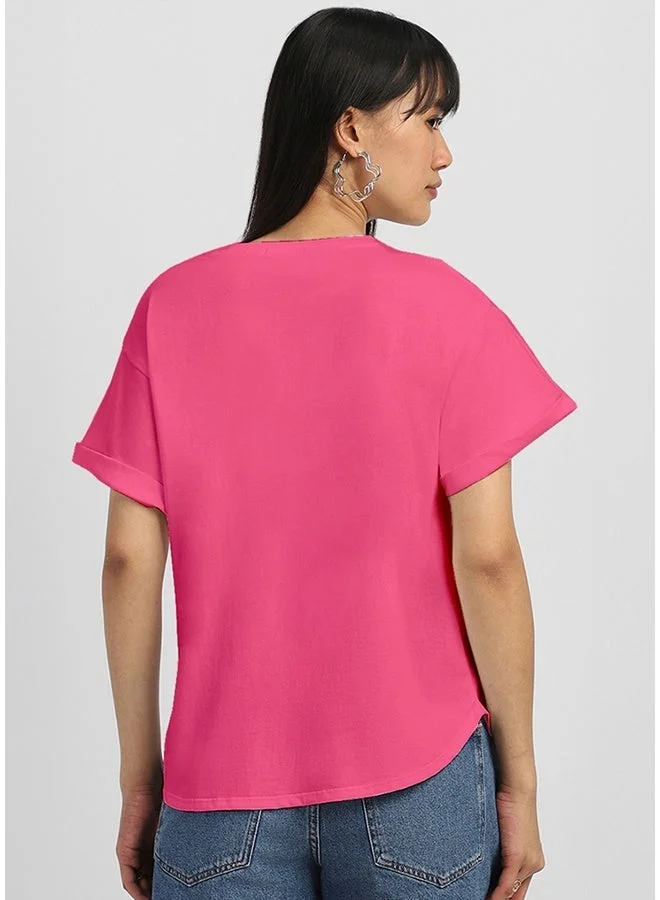 جونبيري تيشيرت قطني نقي بتصميم بوي فريند من جوني بيري بلون وردي